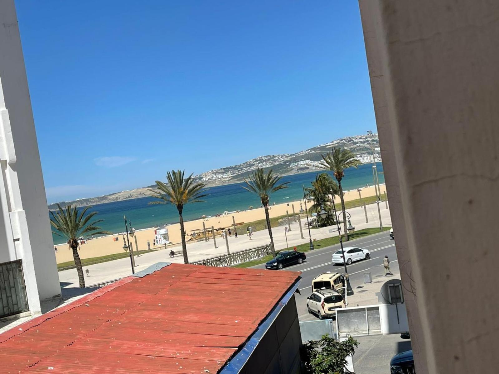 Waves * Tangier